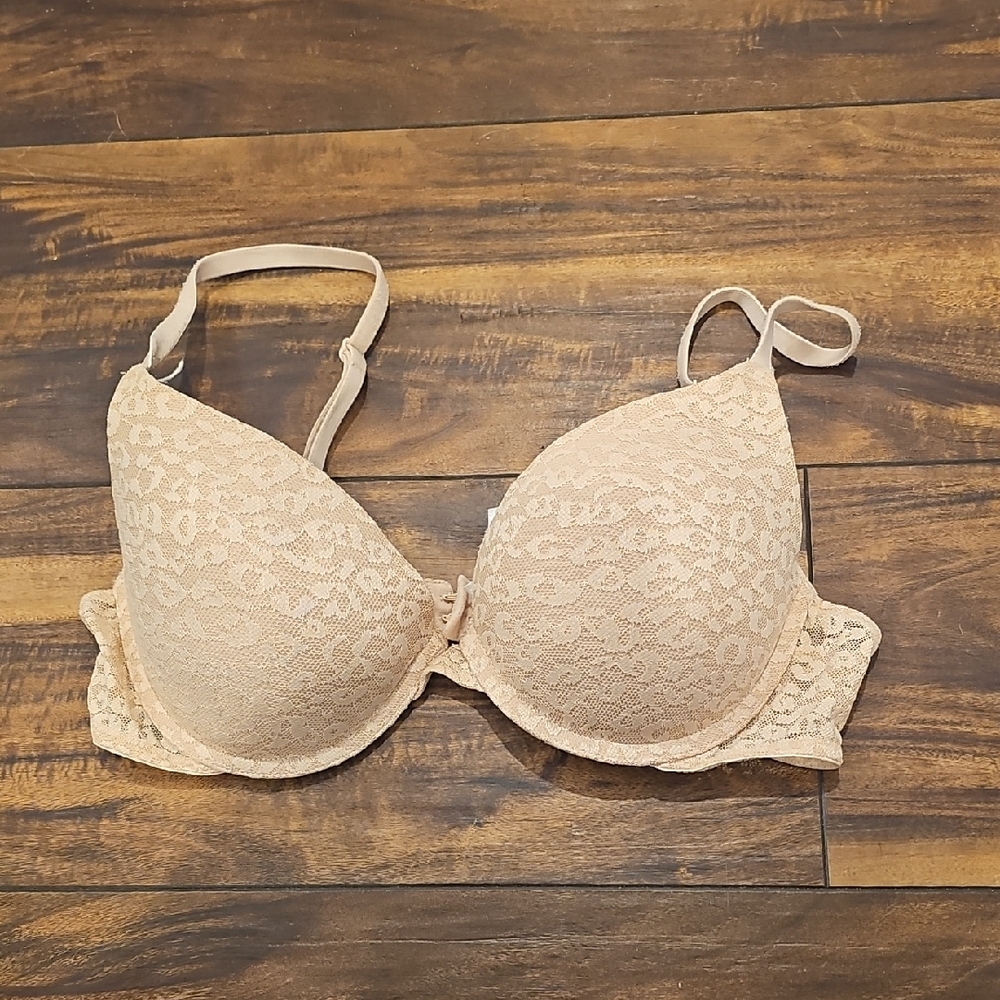 Victoria's Secret Lace Bra in Cream
